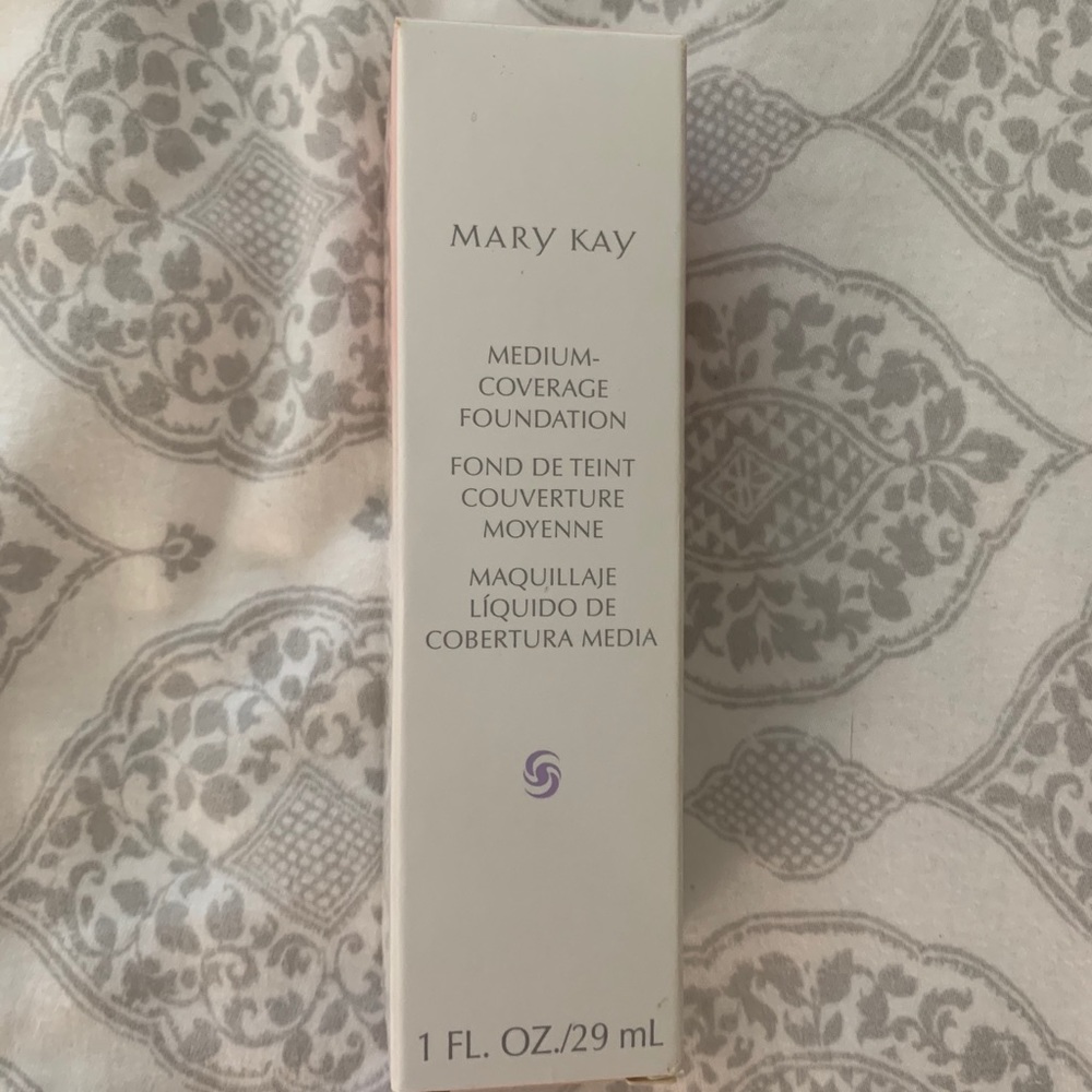 Mary Kay Medium Coverage Foundation in Ivory 104